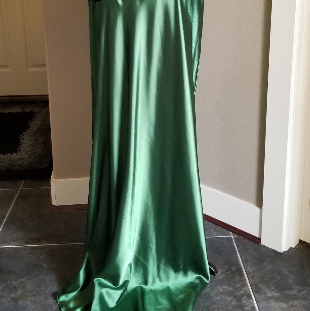 Private label emerald gown dress 12 - Picture 4 of 8